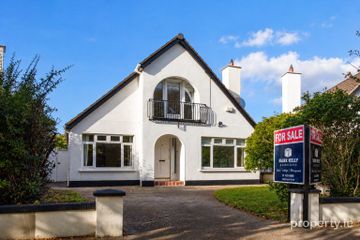 18 Glencairn Drive, The Gallops, Leopardstown, Dublin 18, D18YT59