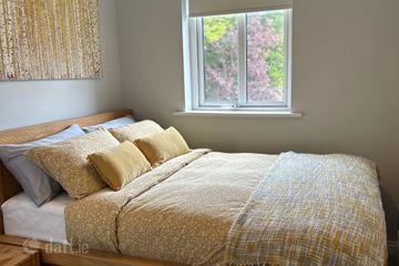 College Road, Galway, Modern 2-Bed Apartment | €2,500/month , Bohermore, Co. Galway — photo 2