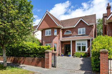3 Pavilion Gate, Glenamuck Road, Foxrock, Dublin 18, D18 R2H9 — photo 2