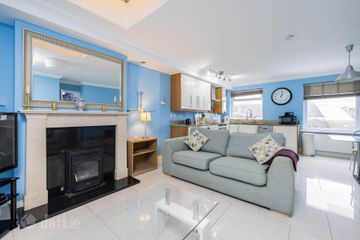 Apt 3 Newpark Centre, Blackrock, Co. Dublin, A94WK72 — photo 2