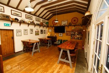 The Oyster Tavern, The Spa, V92F681 — photo 3