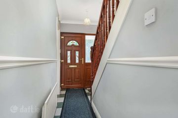 27 Earlsfort Lawn, Lucan, Co. Dublin — photo 2