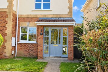 48 Newborough, Gorey, Co. Wexford, Y25A3A0 — photo 2