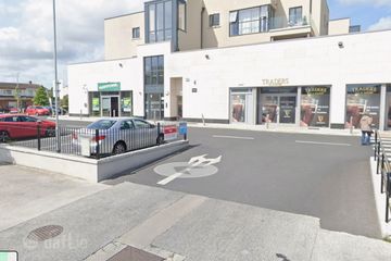 Unit 8, Greenhills Shopping Centre, Saint James'S Road, Dublin 12, D12NCX4, Greenhills, Dublin 12 — photo 3