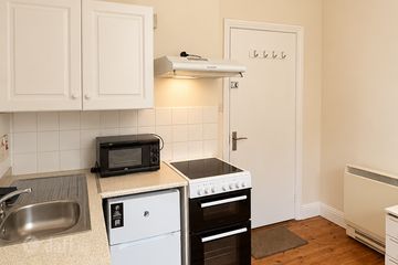 Flat 1, 42 Gardiner Street Upper, Dublin 1 — photo 2