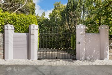 Tudor Lodge, South Hill Avenue, Blackrock, Co.Dublin, A94 V6F5 — photo 2