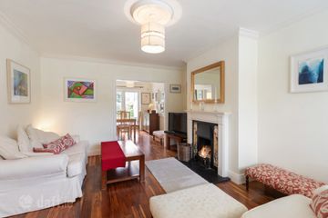 22 Glencairn Crescent, The Gallops, Leopardstown, Dublin 18, D18 V6W6 — photo 3