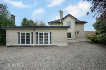 Coole Lodge, 9 Barnstead Drive, Ballintemple, Co. Cork, T12C7W4 — photo 3