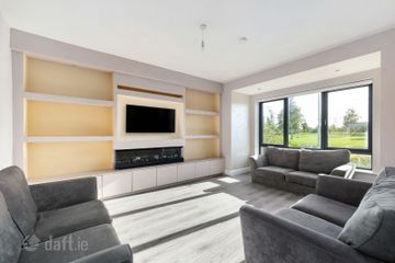 47 Hollywoodrath Crescent, Hollystown, Dublin 15, D15T88E — photo 2