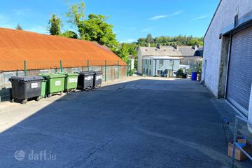 ENTRANCE DRIVEWAY 