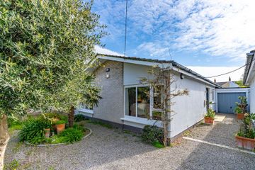 Mauresque, Sandycove Close, Sandycove, Co. Dublin
