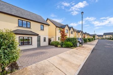 19 Winterfield Close, Castle Court Avenue, Whitechurch, Co. Cork, T34RR22 — photo 3