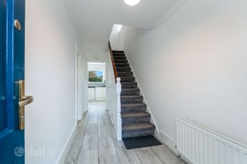 10 Glencairn Oaks, The Gallops, Leopardstown, Dublin 18, D18N2E6 — photo 2