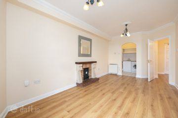 32 Georges Quay Apartments, 2 Georges Quay, Dublin 2, D02 R892 — photo 3