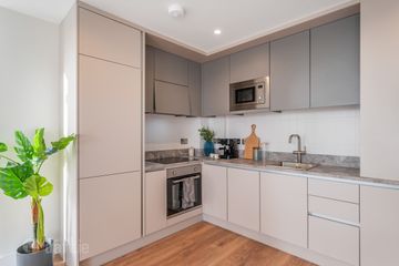 1 Bed , Grand Canal Harbour, Grand Canal Place, Dublin 8 — photo 2