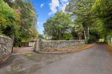 The Lodge, Kilshannig, Crinken Lane, Shankill, Dublin 18, D18E5N0 — photo 3