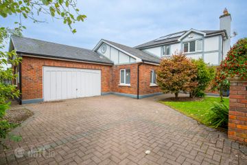 12 Sarsfield Drive, Ballinasloe, Co. Galway, H53FY93 — photo 2