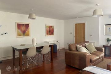 Apt, Brennanstown Square, Dublin 18, Brennanstown, Dublin 18 — photo 2
