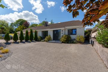 4 Manor Lawn, Thornbury View, Rochestown, Co. Cork, T12XD6C — photo 2