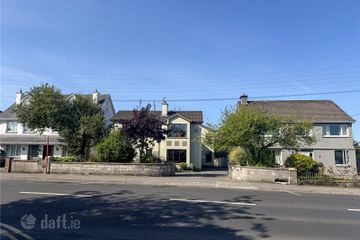 2 Martello Court, 75 Upper Newcastle Road, Newcastle, Galway, H91FD88 — photo 2