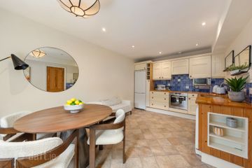 1 Wentworth, Eblana Villas, Merrion Square, Dublin 2, D02N290 — photo 3