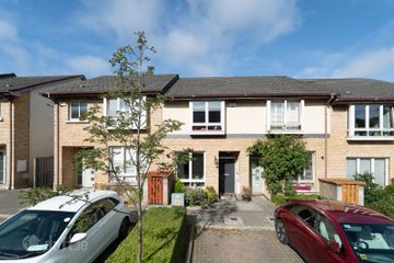 25 Belarmine Place, Dublin 18, Stepaside, Dublin 18, D18HX21 — photo 2