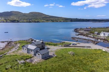 The Old Schoolhouse, Inishnee, Roundstone, Co. Galway — photo 3