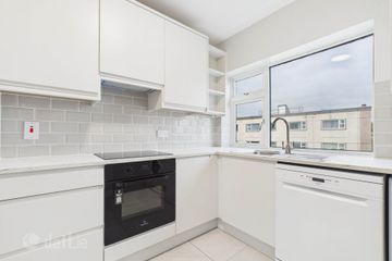 Apartment 29, Seapark, Mount Prospect Avenue, Clontarf, Dublin 3, Co. Dublin, D03KX21 — photo 3