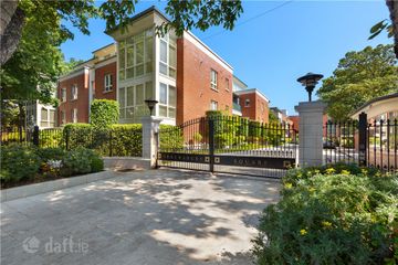 Penthouse, 70/80 Shrewsbury Square, Sandymount Avenue, Ballsbridge, Dublin 4, D04HH02 — photo 2
