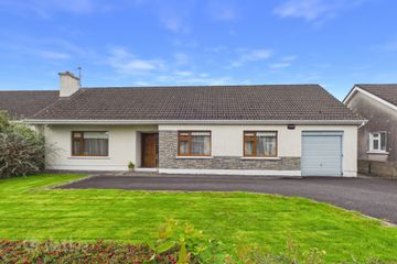 8 Oaklawn Drive, Nenagh, Co. Tipperary, E45CH61 — photo 2