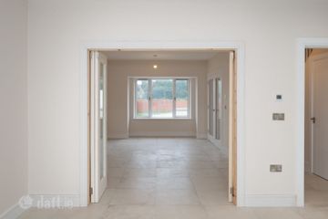 16 Hill Farm Avenue, Model Farm Road, Co. Cork, T12F9YD — photo 3