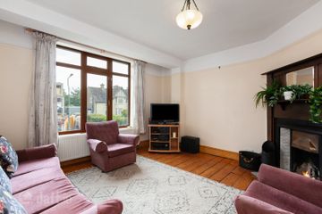 27 Bantry Road, Drumcondra, Dublin 9, D09TR62 — photo 2
