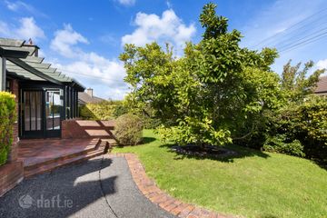 39 Hainault Road, Foxrock, Dublin 18, D18 F9W7 — photo 3