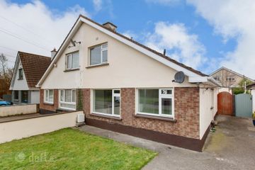 24 Cherryfield Close, Hartstown, Clonsilla, Dublin 15, D15EK2N — photo 2