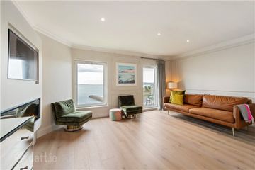15 Salthill, Monkstown, Co. Dublin, A94XK27 — photo 2