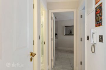 Apartment 200, The Berkeley Block, Pembroke Square, Ballsbridge, Dublin 4, D04W2W4 — photo 3