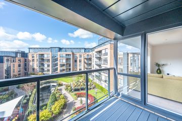Leona Apartments