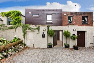 2 The Mews, Kensington Lodge, Rochestown Avenue, Dun Laoghaire, A96V002 — photo 2