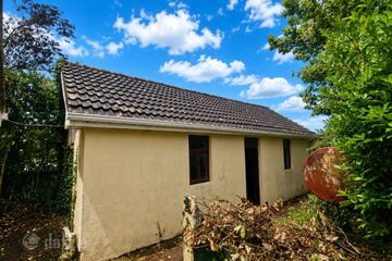 FINAL OFFERS  FRIDAY 9 OCTOBER AT 5PM CURRENT OFFER 175,000 All interested parties are invited to submit their best and final offer to Nigel Dineen  Martin Finn Auctioneers by 500pm on Friday, 9 October 2026.Loghaphuill, Castlebar, Belcarra, Co. Mayo, F23DY94 — photo 3