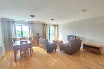 Sitting & Dining Area
