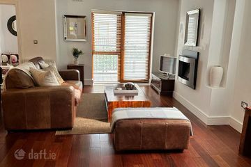 Apt, Brennanstown Square, Dublin 18, Brennanstown, Dublin 18 — photo 3