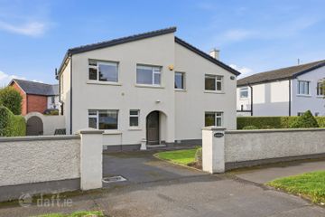 "Dunlewey", 2 Station Road, Sutton, Dublin 13, D13XY66 — photo 3