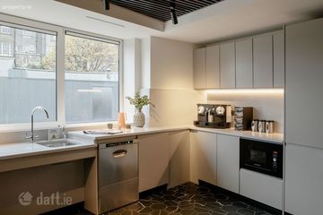 Serviced office to let Dublin 2 