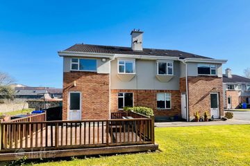 14 Bridge Court, Bridge Street, Ballinasloe, Co. Galway, H53TE29 — photo 2