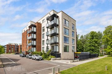 Apartment 4, Sycamore Hall, Leopardstown, Dublin 18, D18HK7W — photo 3