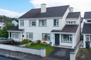 83 Chestnut Grove, Castlebar, Castlebar, Co. Mayo, F23DR70 — photo 2