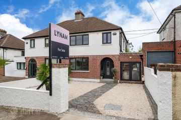 14 South Avenue (With Attic Conversion), Mount Merrion, Co. Dublin, A94V2H1 — photo 2