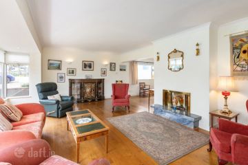 19 Knocksinna Park, Blackrock, Co. Dublin, D18V8N9 — photo 3
