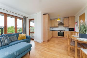 6 Belarmine Vale, Stepaside, Dublin 18, D18YY77 — photo 2