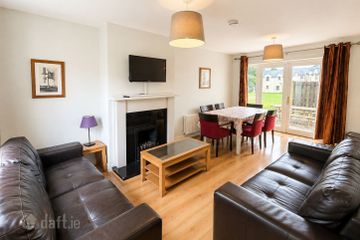 28 Bunratty Castle Gardens, Bunratty, Co. Clare, V95X682 — photo 2